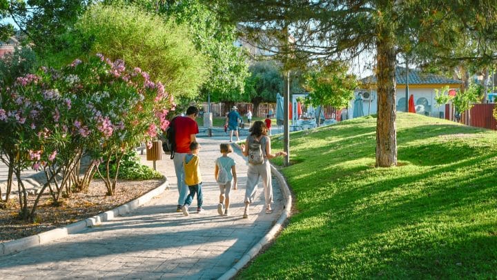 Foto familia parque